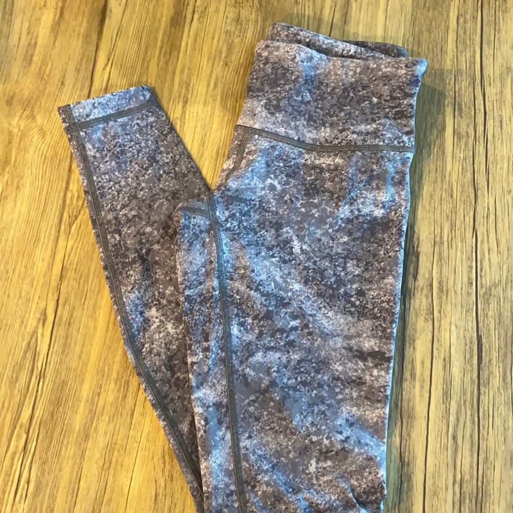 Grey pattern Lululemon leggings